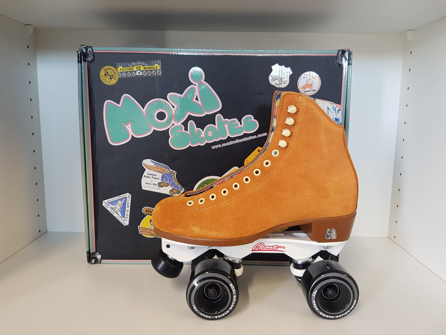Moxi Lolly Avanti Magnesium (White) Skate